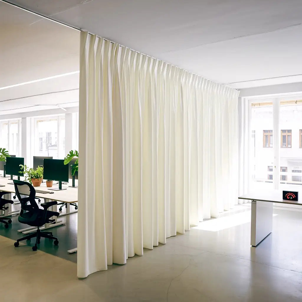 Rideaux phoniques open space : le guide pour les bureaux
