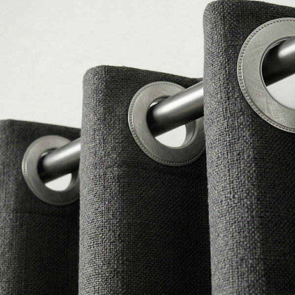 Photographie macro de la fixation oeillet de notre rideau gris kurtens