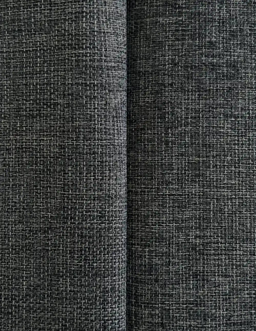 Gros plan sur le tissu occultant gris anthracite, armure mate