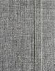 Gros plan sur le tissu occultant gris chiné, armure mate