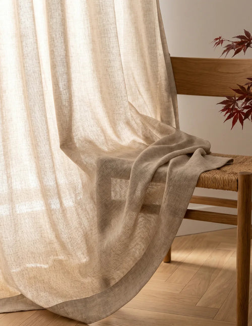 Œillets 40 mm du rideau tamisant beige effet lin sur une tringle noire