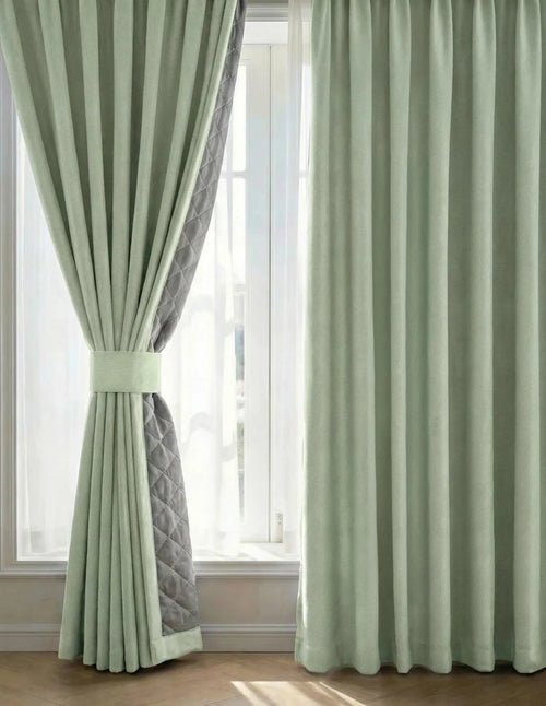 Rideaux sur mesure vert sauge Kurtens avec embrasse et voilage blanc, doublure matelassée thermique phonique visible