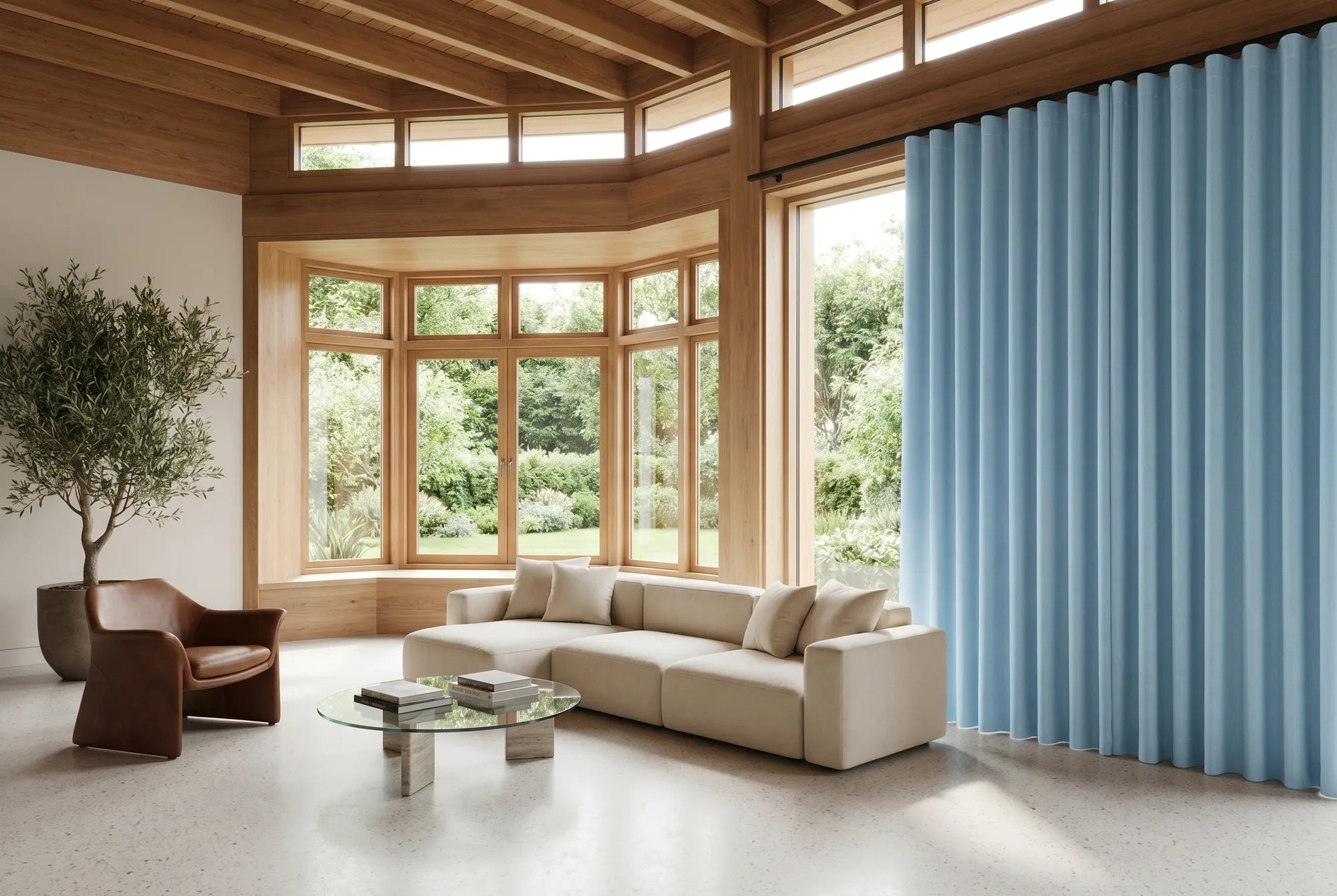Rideau bleu ciel sur mesure Kurtens dans un salon